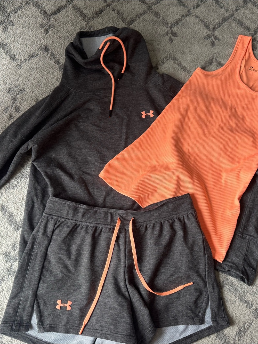 Under Armour Charcoal & Coral Women's 3βPiece Active Set size small